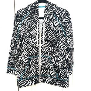Chico's Zenergy zebra print hoodie with a zip closure. 3/4 sleeve, topstitch, XL